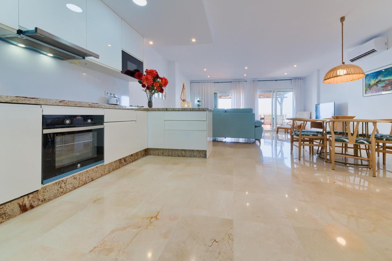Holidays2Fuengirola Duplex With Stunning Sea View, Terraces,1St Line Beside Port Exterior foto